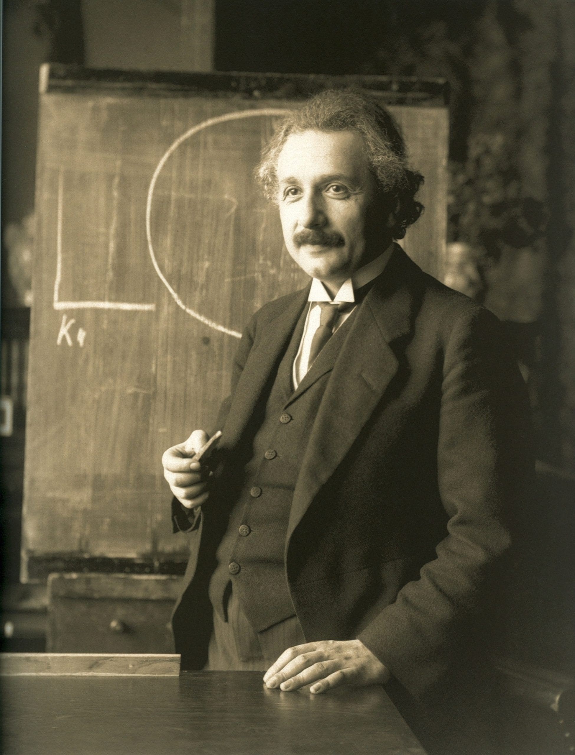 Thuyết tương đối của Albert Einstein là gì?